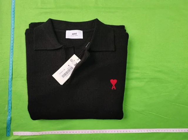 AMI Paris Knitwear de Coeur V-neck knit vest product detail image 7