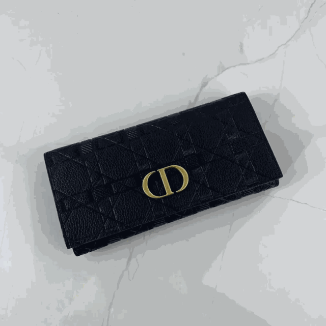 Dior wallet: seller detail photo 1