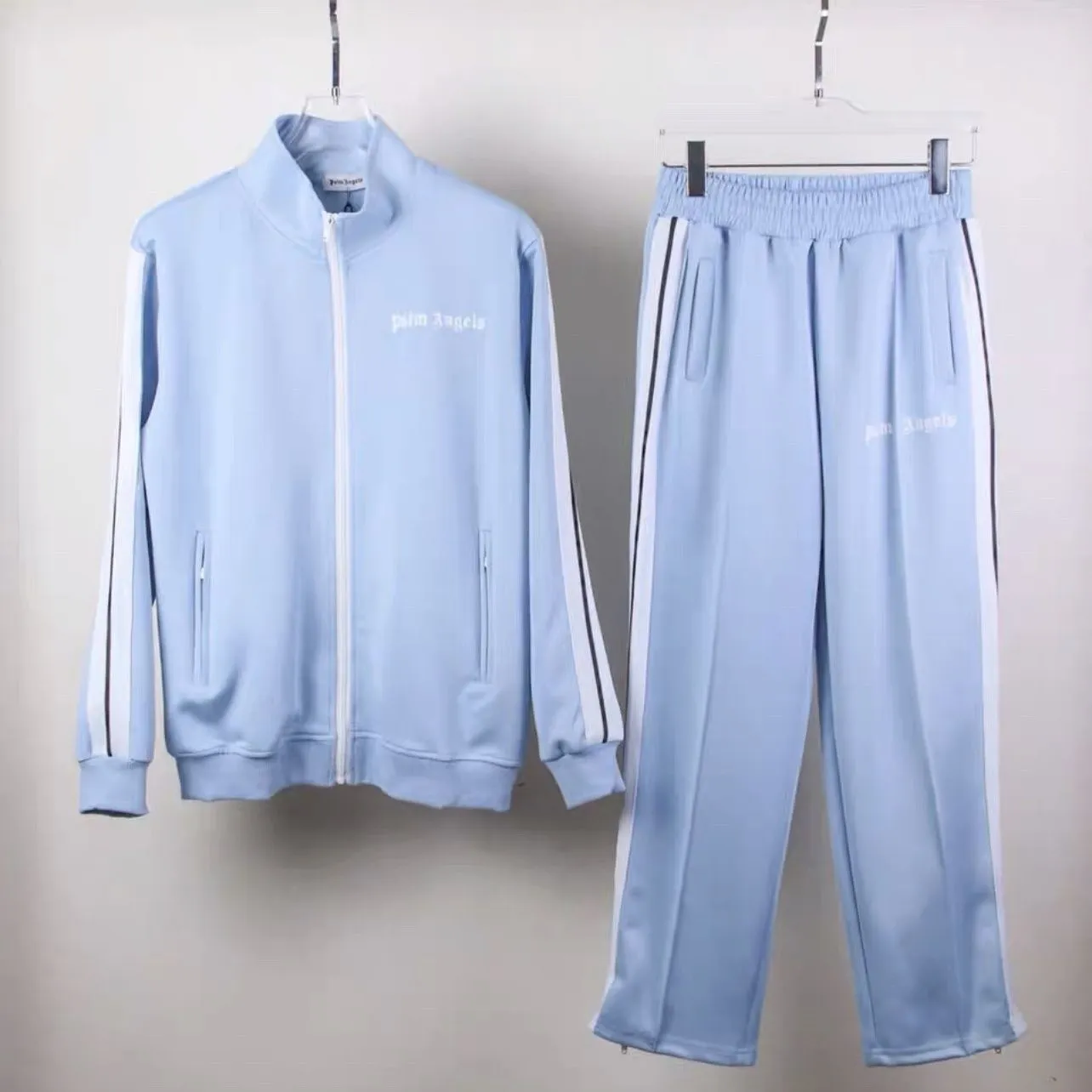 Palm Angels（棕榈天使）风格的运动套装
