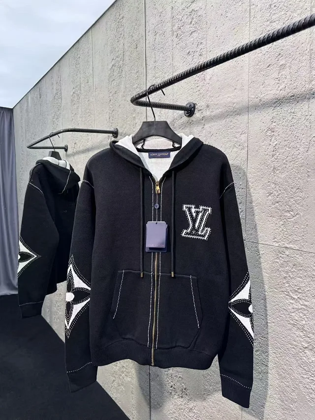 Louis Vuitton Hoodies & Sweatshirts Zip-Up Hooded Knit with LV Monogram Flower Motif product detail image 2