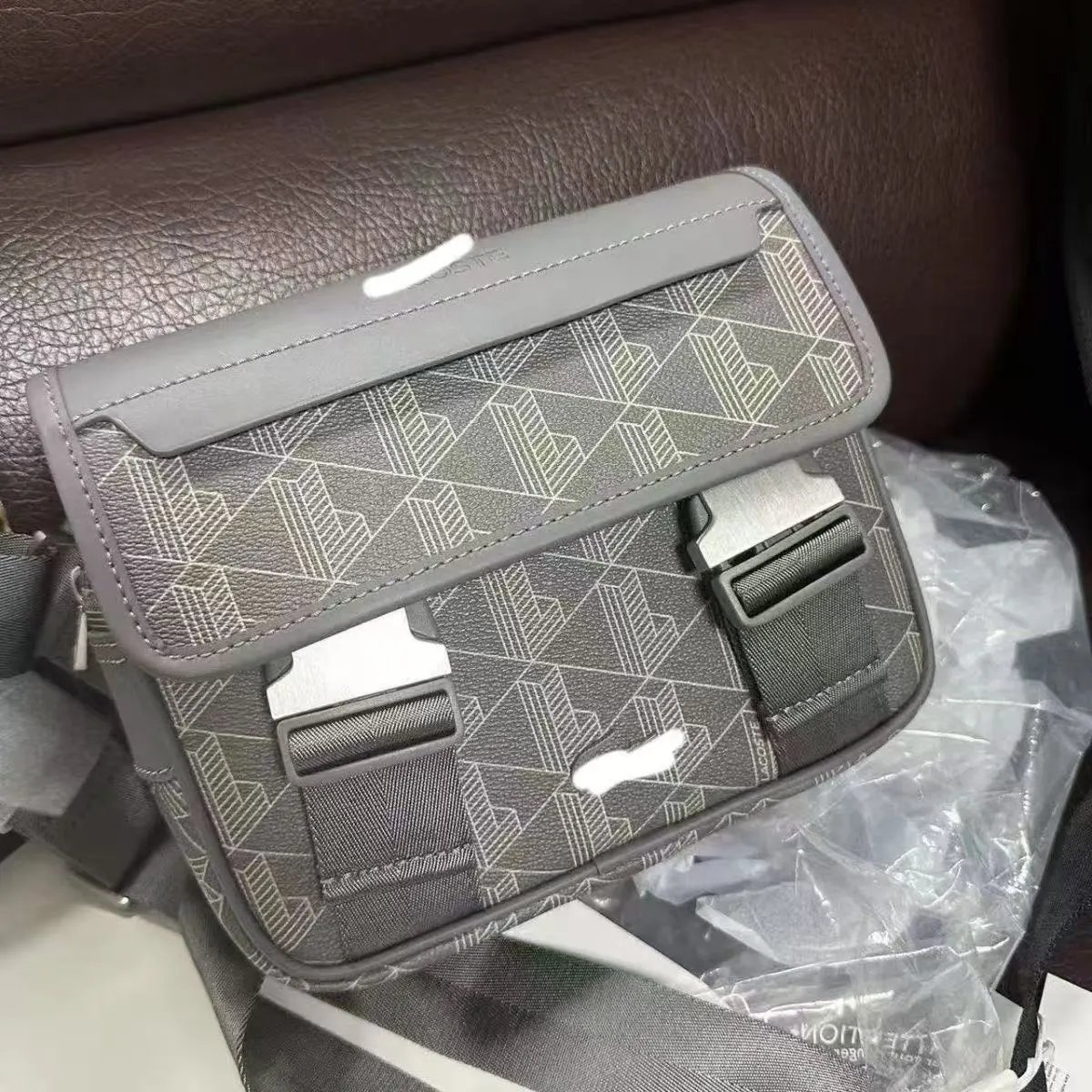 灰色