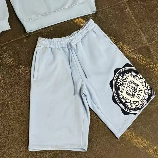 短裤浅蓝色
