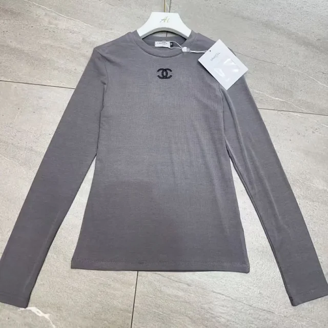 Chanel T-Shirts Long-Sleeve Ribbed Crewneck T-Shirt with CC Logo product detail image 2