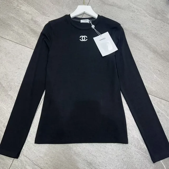 Chanel T-Shirts Long-Sleeve Ribbed Crewneck T-Shirt with CC Logo product detail image 4