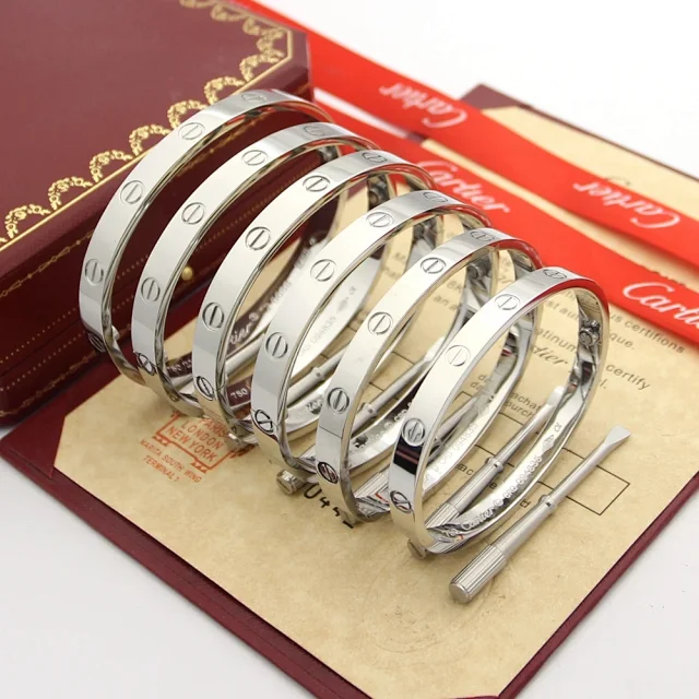 Cartier Jewelry Love screw-motif bangle bracelet product detail image 1