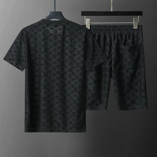 Louis Vuitton Short-sleeve T-shirt and drawstring shorts set product detail image 13