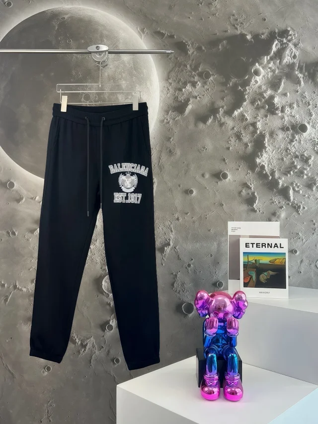 Balenciaga Trousers Logo-print drawstring jogger product detail image 9