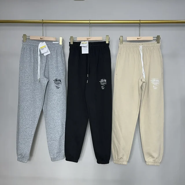 Stüssy Trousers Graphic logo sweatpants product detail image 3