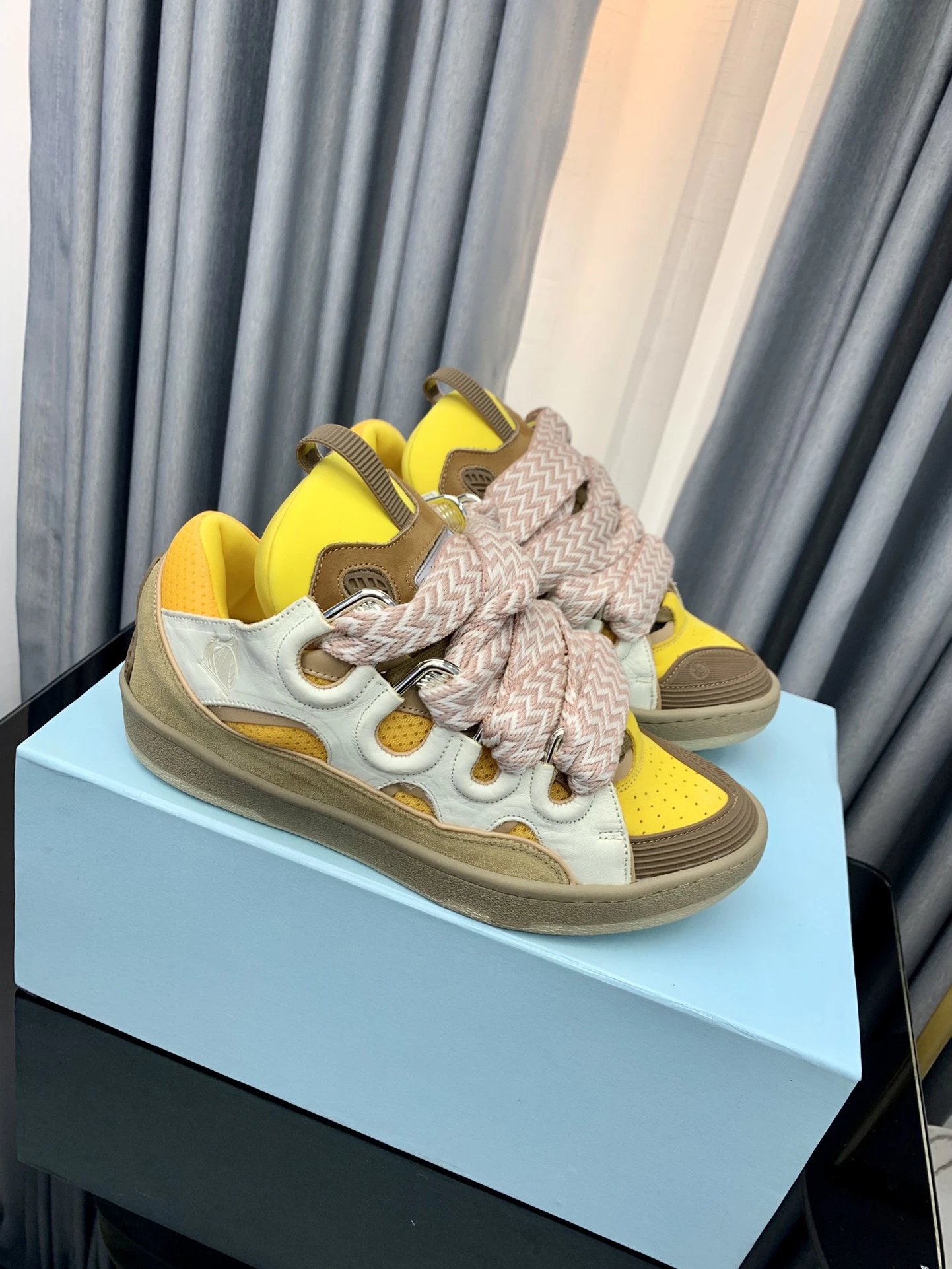 Product view 16