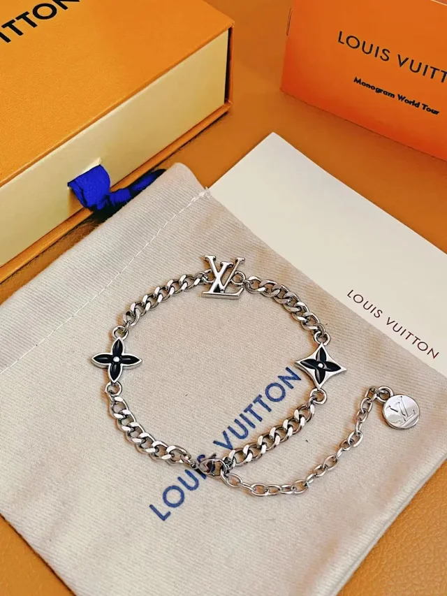 Louis Vuitton Jewelry Monogram Charm Bracelet product detail image 6