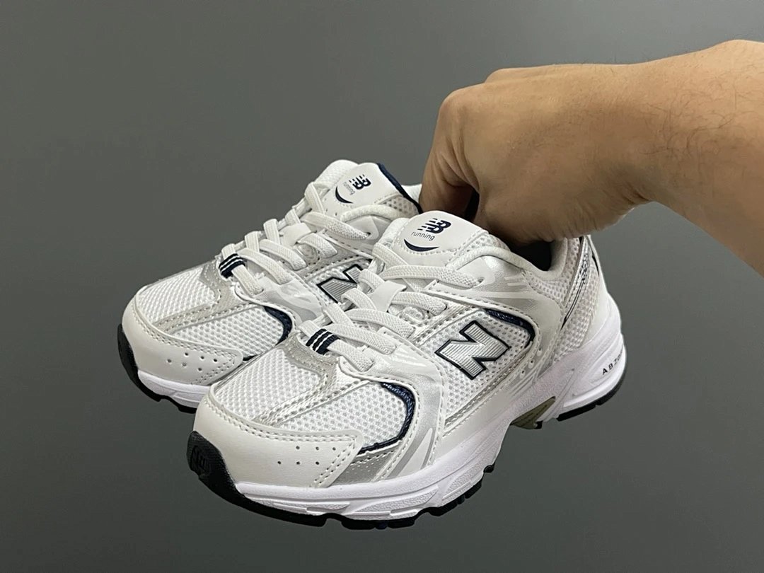 New Balance 990v6 Pink Holographic Sneakers Chunky Sneakers product detail 2 in Litbuy spreadsheet finds