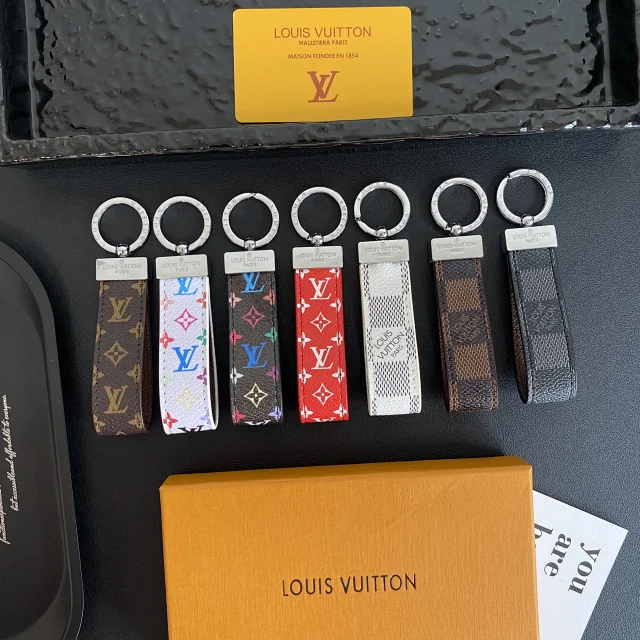 Louis Vuitton Uncategorized Monogram Leather Keychain product detail image 2