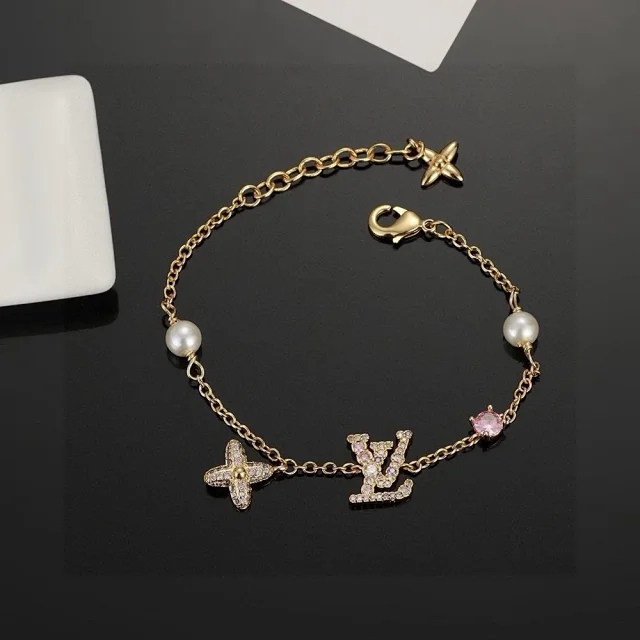 Louis Vuitton Jewelry Monogram Charm Bracelet product detail image 4