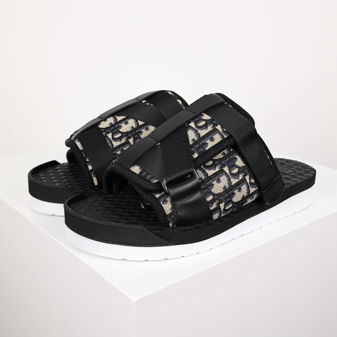 W-02 Embroidered Fashion Slippers
