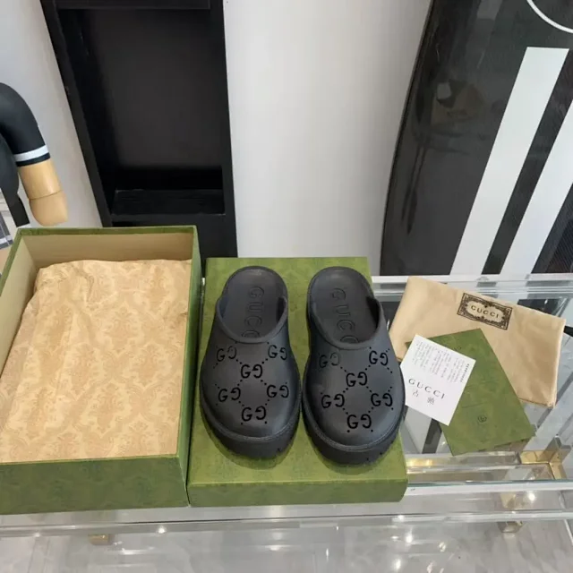 Gucci Slippers GG monogram platform slide product detail image 1