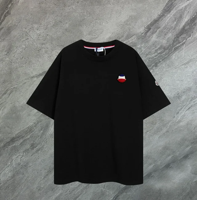 Moncler T-Shirts Crewneck Logo-Patch product detail image 6