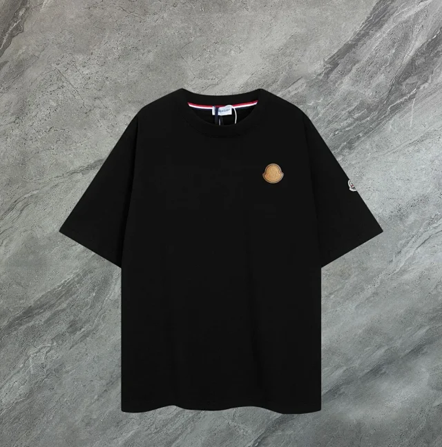 Moncler T-Shirts Crewneck Logo-Patch product detail image 3