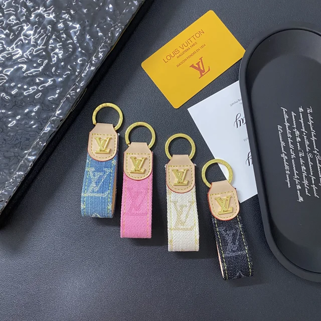 Louis Vuitton Uncategorized Leather strap keychain with gold-tone LV monogram product detail image 3