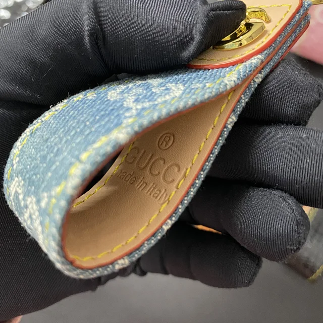 Louis Vuitton Uncategorized Leather strap keychain with gold-tone LV monogram product detail image 6