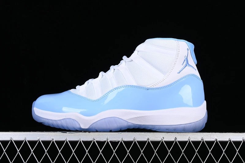 Air Jordan 11 Retro "University Blue