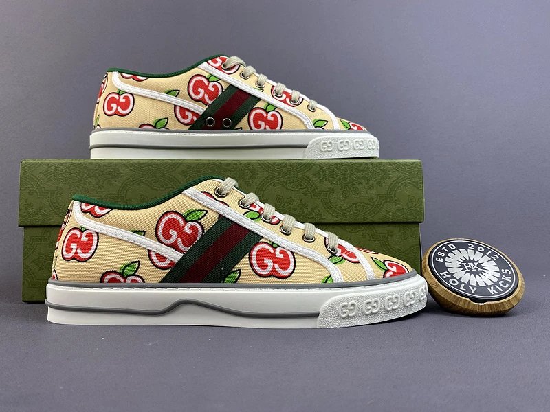 Gucci Tennis 1977 GG Apple Print Beige