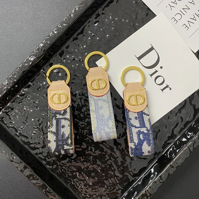 Louis Vuitton Uncategorized Leather strap keychain with gold-tone LV monogram product detail image 5