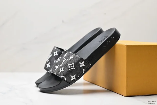 Louis Vuitton Slippers Monogram Slide product detail image 4