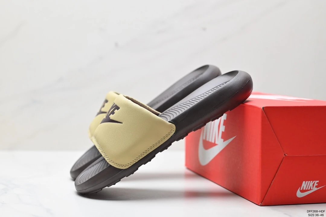 Nike Benassi JDI Slide Sandals Beige / Black Slippers - 1