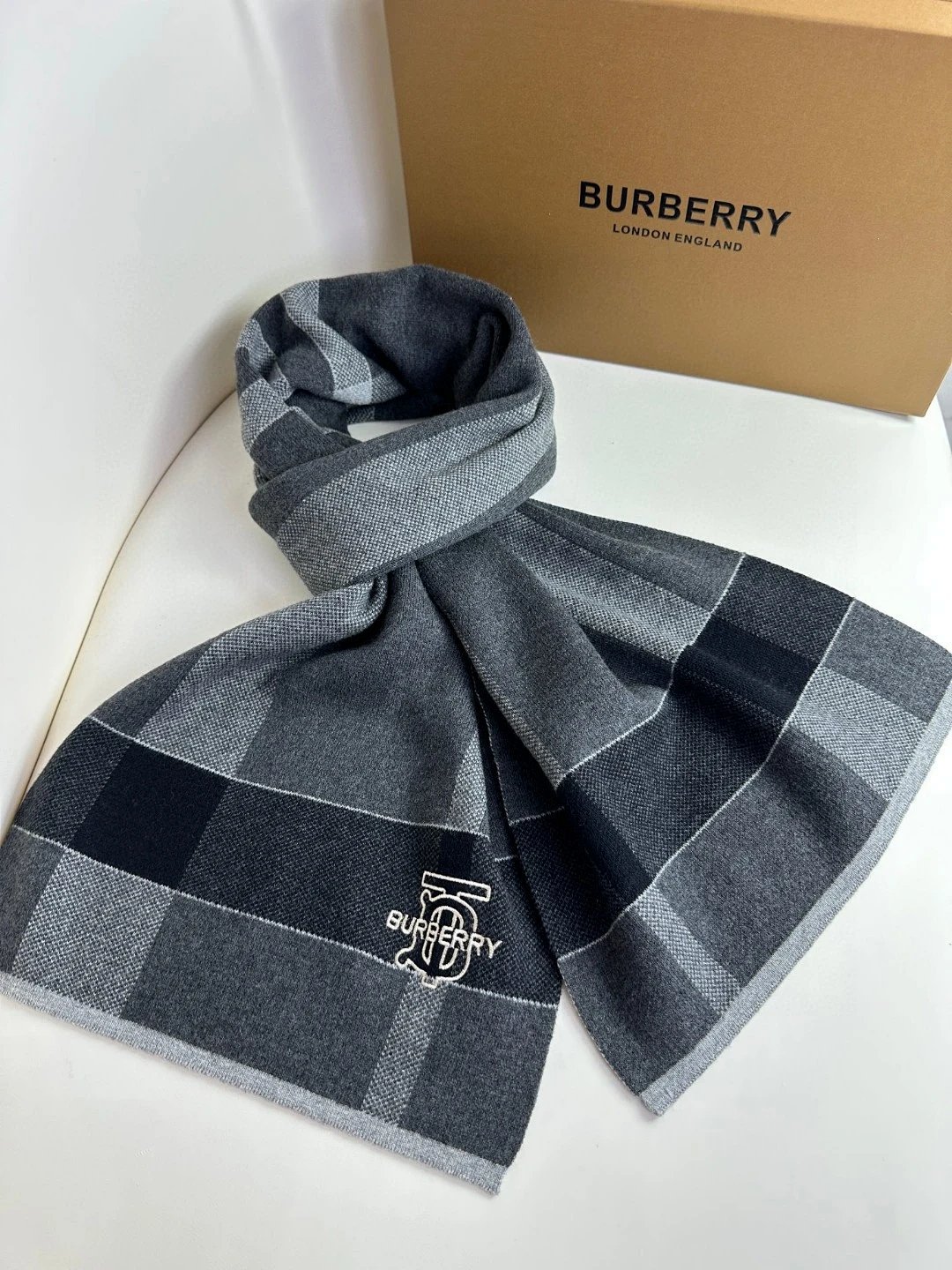 Burberry Classic Check Cashmere Scarf Gray Burgundy Navy Scarves product detail 9 in Litbuy spreadsheet finds