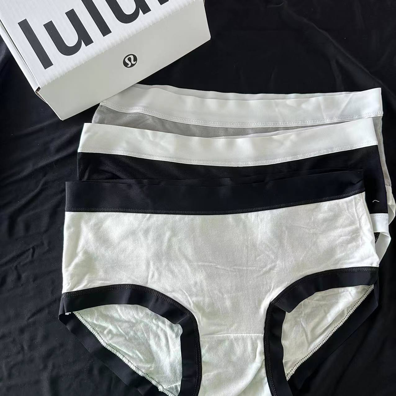 Lululemon Women's Hipster Brief Underwear 3-Pack White Black Multi
