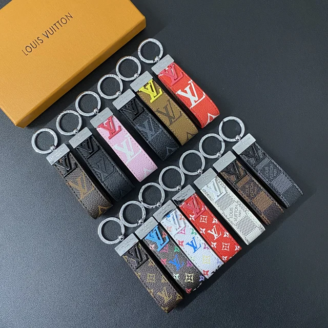 Louis Vuitton Uncategorized Monogram Leather Keychain product detail image 3