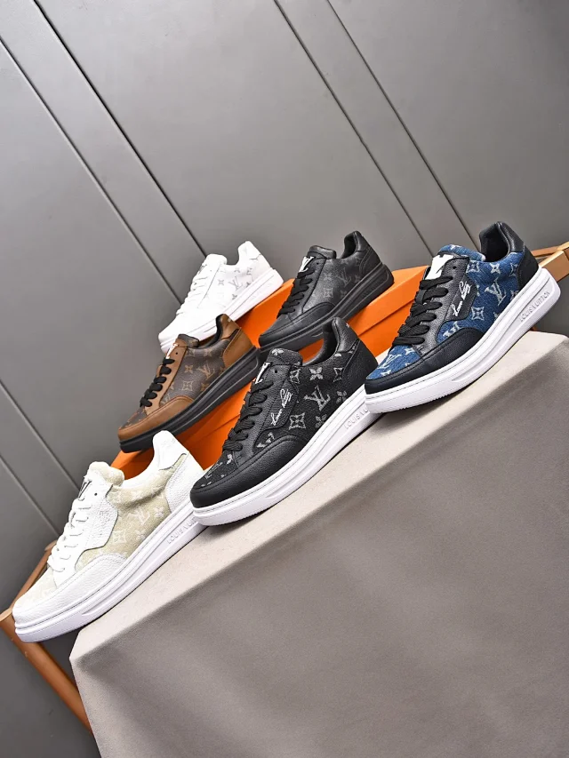 Louis Vuitton Sneakers Low-top monogram lace-up product detail image 1