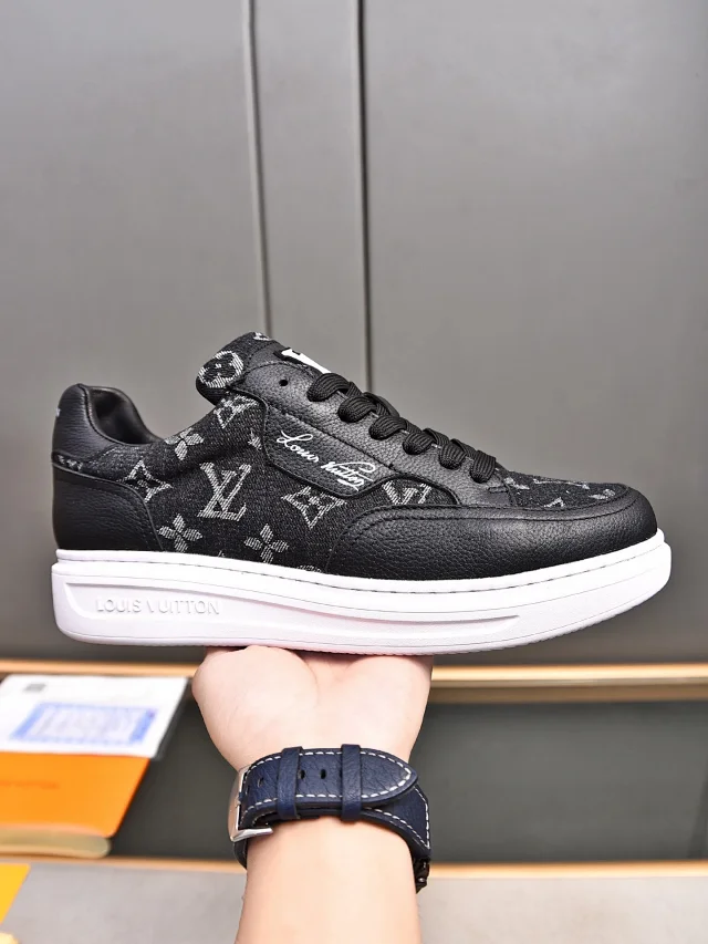 Louis Vuitton Sneakers Low-top monogram lace-up product detail image 4