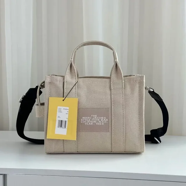 Marc Jacobs Handbags The Tote Bag product detail image 7