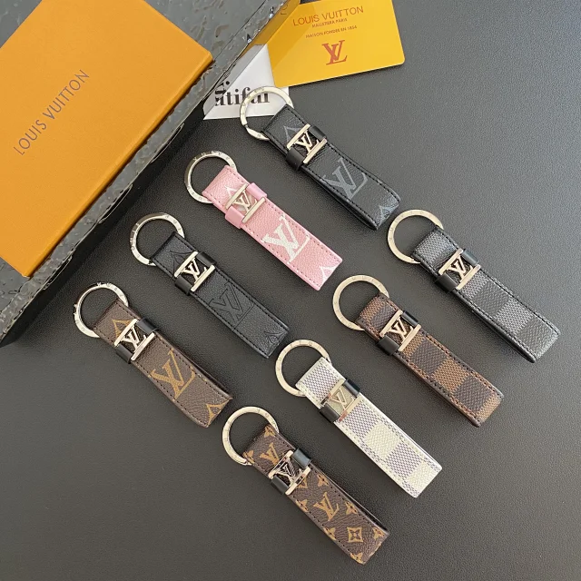 Louis Vuitton Uncategorized Monogram Leather Keychain product detail image 2