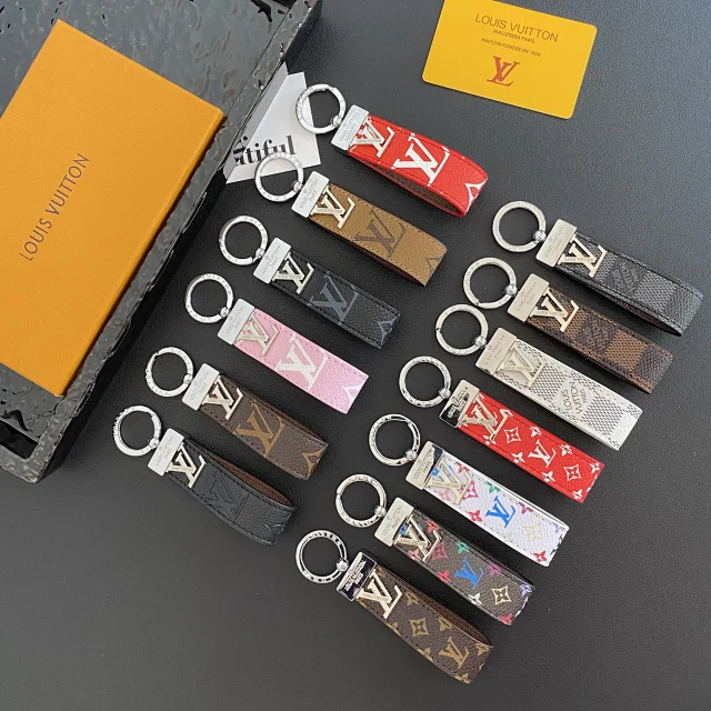 Louis Vuitton Uncategorized Monogram Leather Keychain product detail image 5