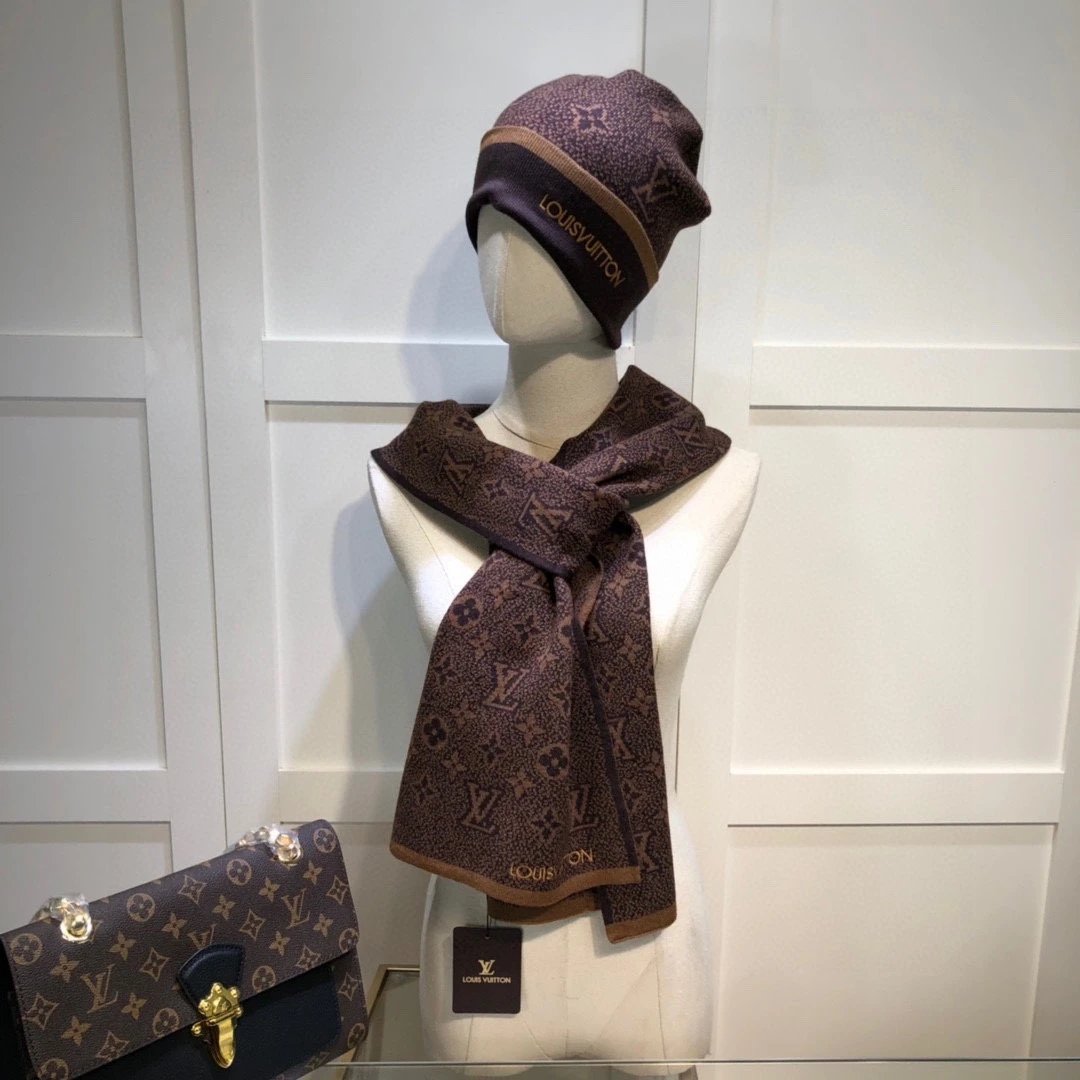 Louis Vuitton Monogram Gradient Black Beanie and Scarf Set Accessories - 20