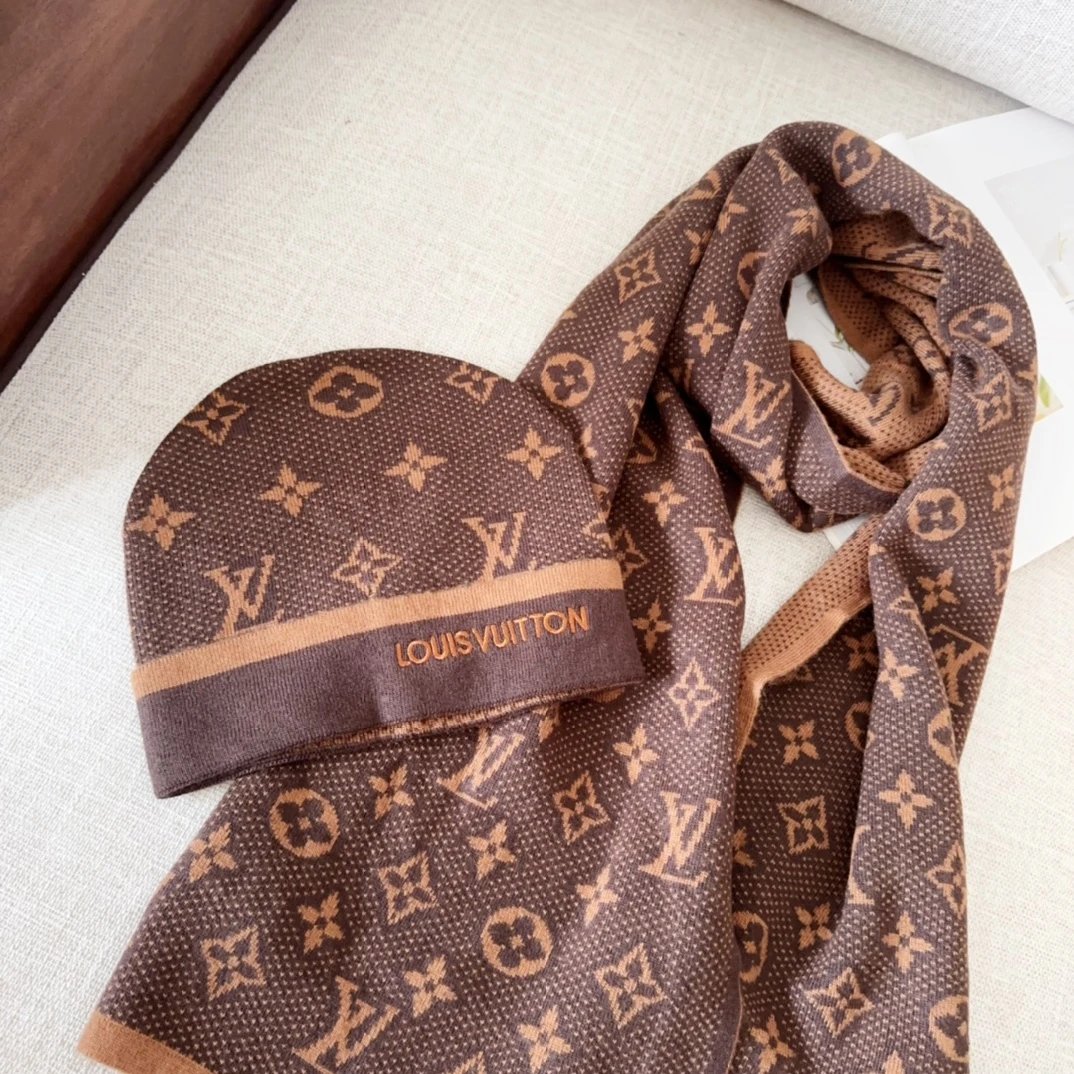 Louis Vuitton Monogram Gradient Black Beanie and Scarf Set Accessories - 9