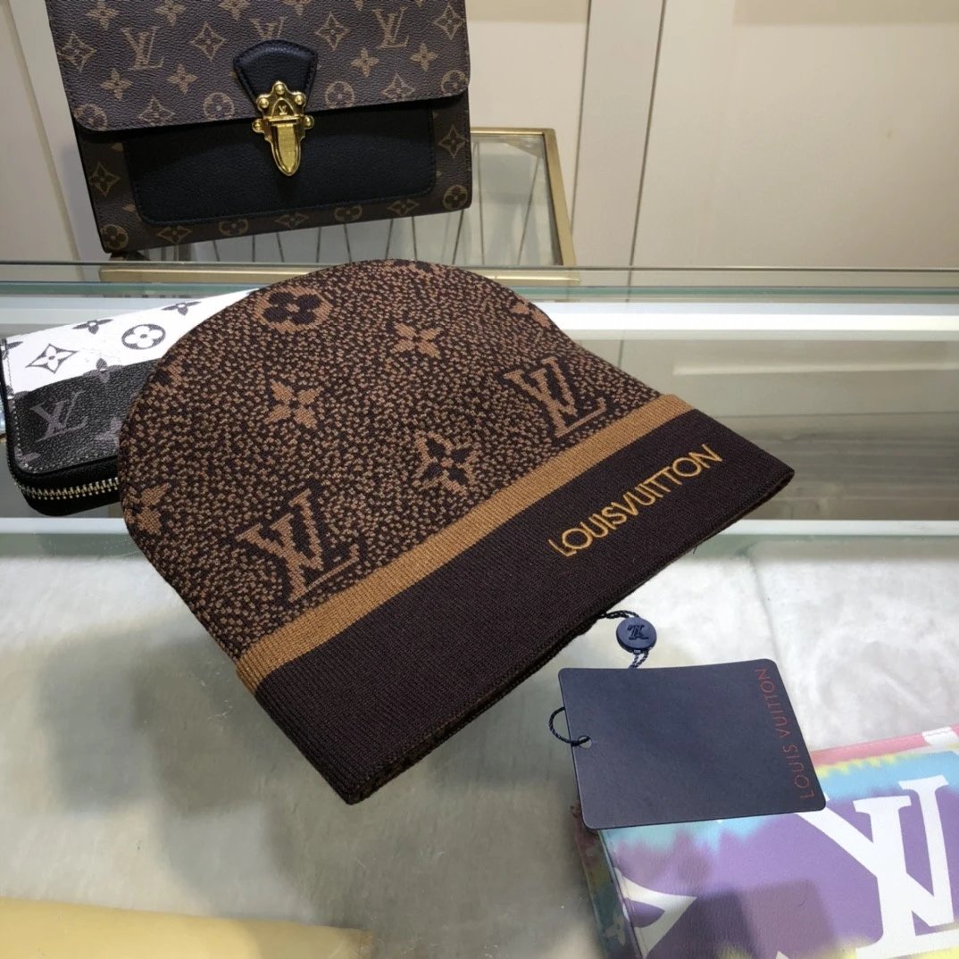 Louis Vuitton Monogram Gradient Black Beanie and Scarf Set Accessories - 14