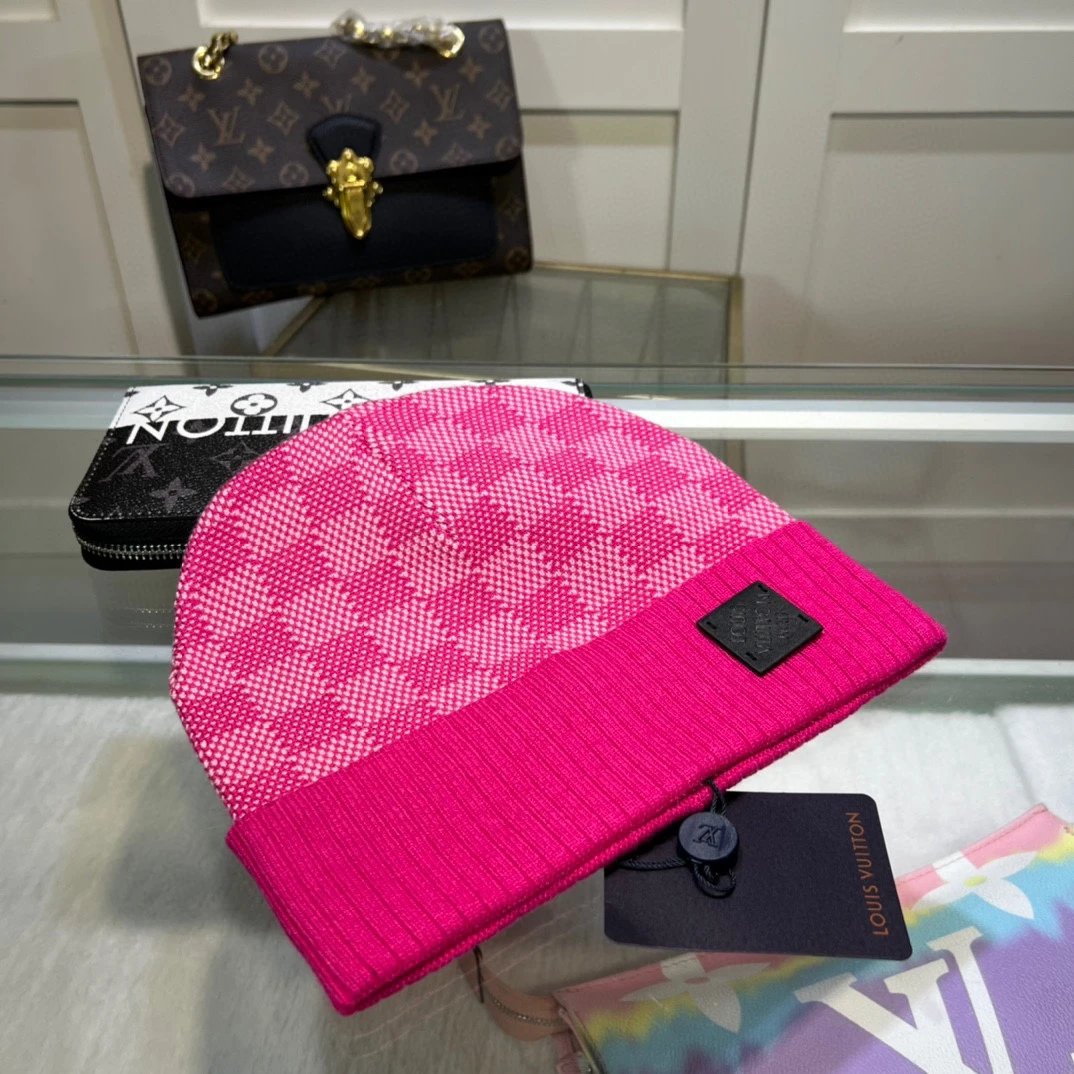Louis Vuitton Monogram Gradient Black Beanie and Scarf Set Accessories - 18