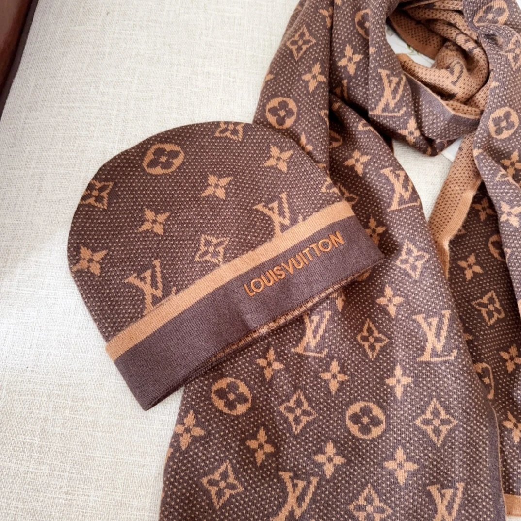 Louis Vuitton Monogram Gradient Black Beanie and Scarf Set Accessories - 7