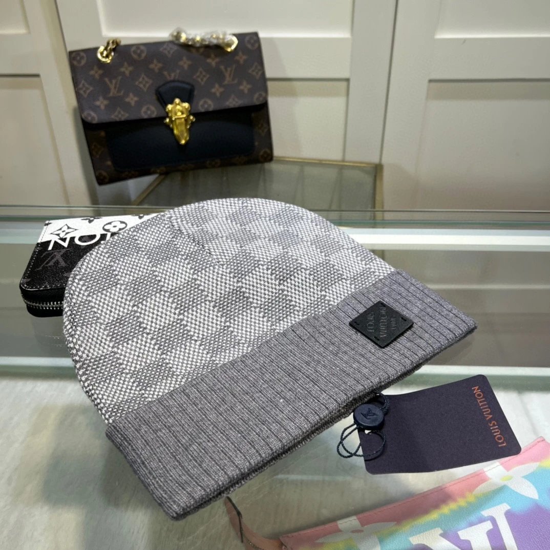Louis Vuitton Monogram Gradient Black Beanie and Scarf Set Accessories - 15