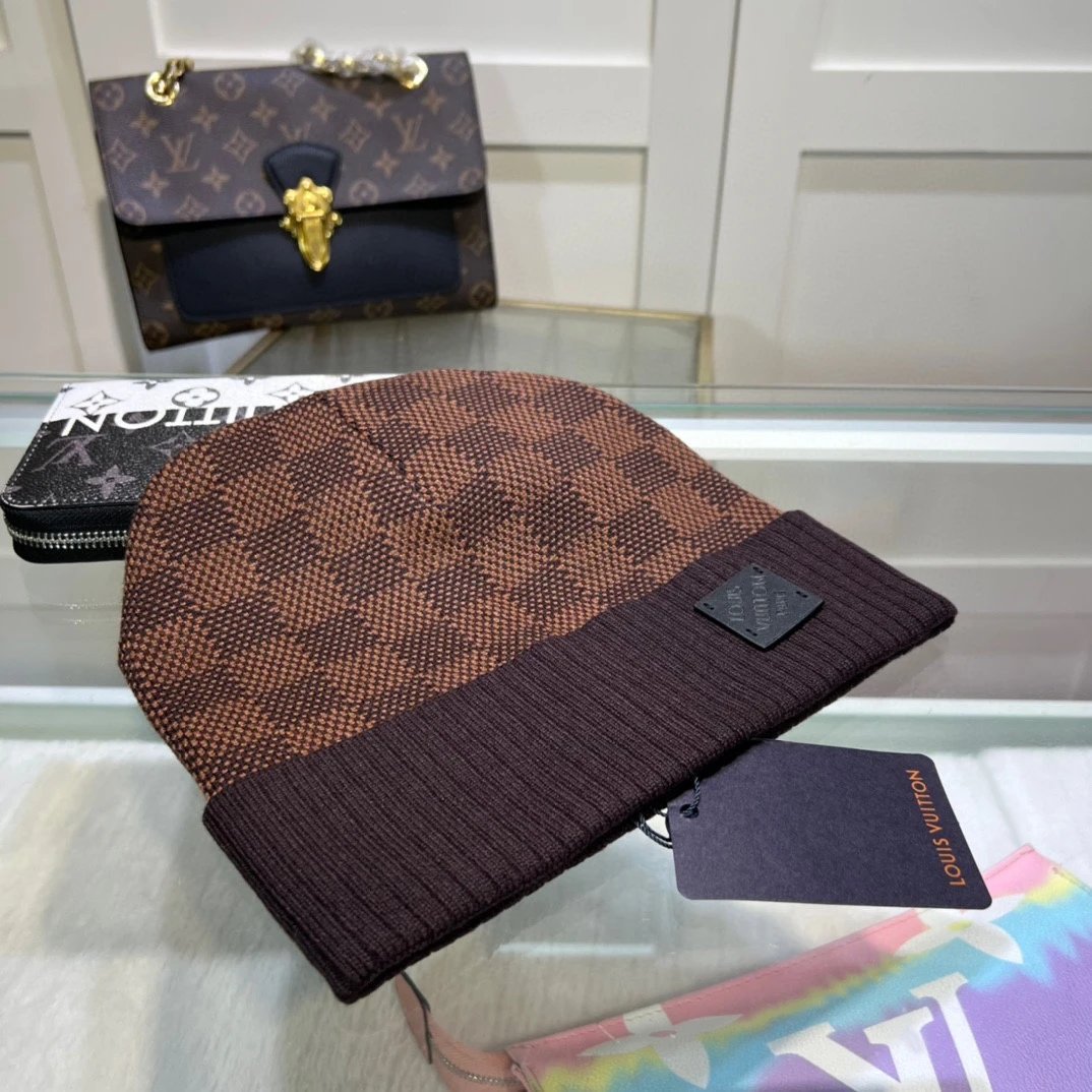Louis Vuitton Monogram Gradient Black Beanie and Scarf Set Accessories - 17