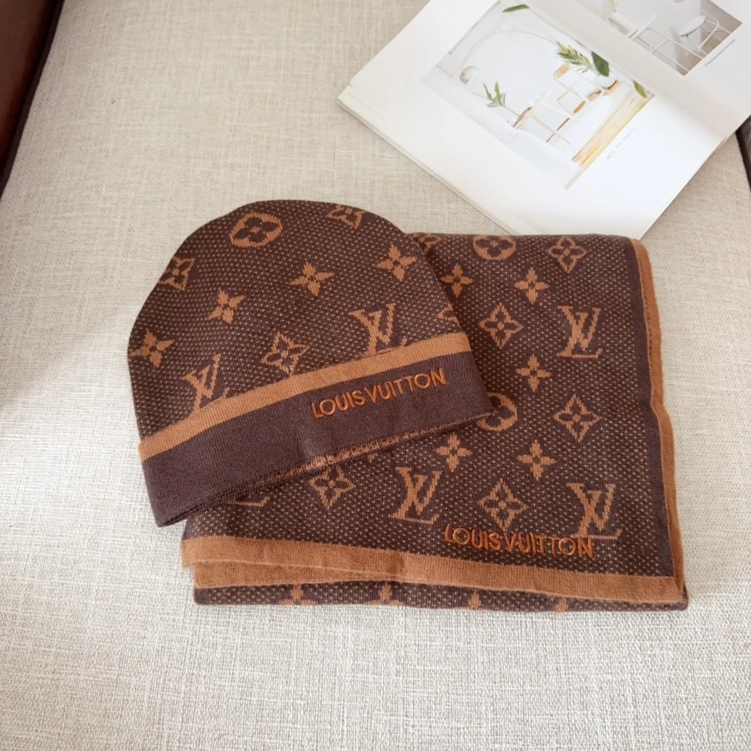 Louis Vuitton Monogram Gradient Black Beanie and Scarf Set Accessories - 10