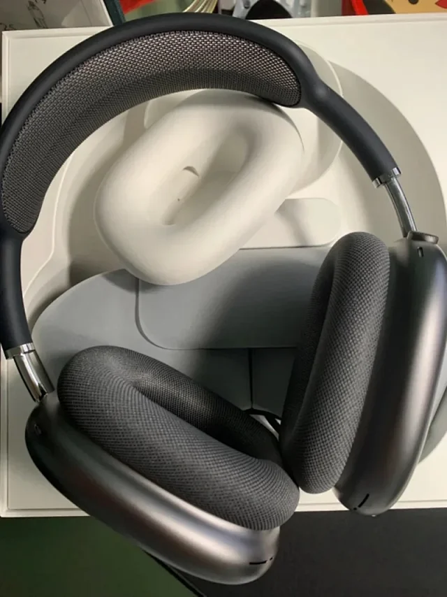 Unbranded Headphones Over-ear with mesh canopy headband product detail image 6