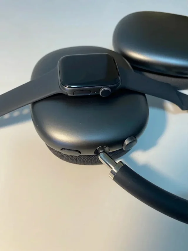 Unbranded Headphones Over-ear with mesh canopy headband product detail image 3