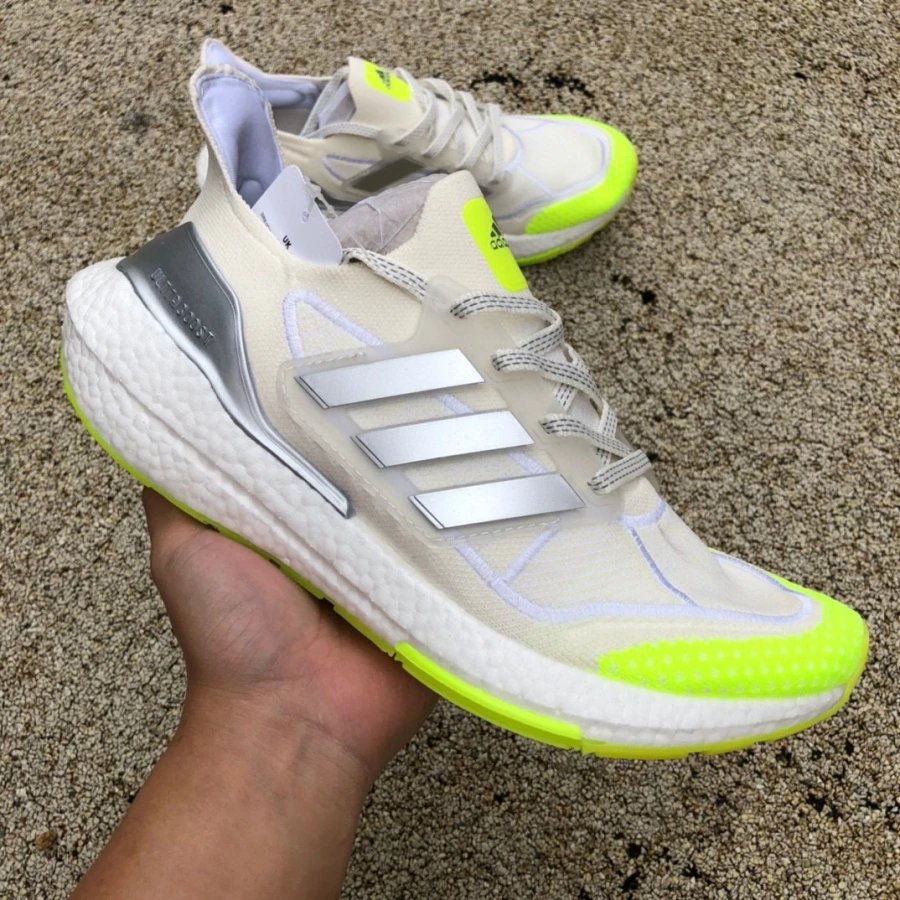 ad Ultraboost 21
