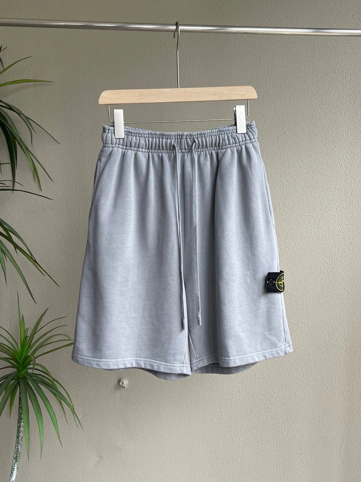 Stone Island Logo Patch Shorts Beige - 13
