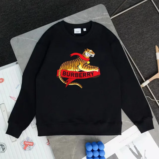 Burberry Hoodies & Sweatshirts Crewneck graphic-print sweatshirt product detail image 13