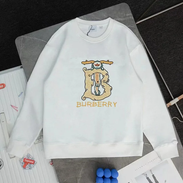Burberry Hoodies & Sweatshirts Crewneck graphic-print sweatshirt product detail image 14